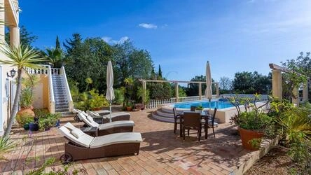 6 Bedroom Villa For Sale in Santa Bárbara de Nexe