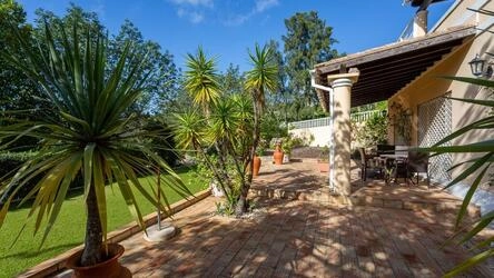 6 Bedroom Villa For Sale in Santa Bárbara de Nexe