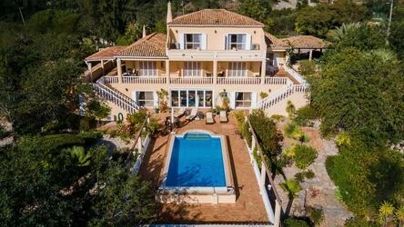 6 Bedroom Villa For Sale in Santa Bárbara de Nexe