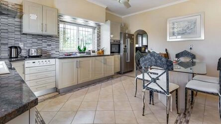 6 Bedroom Villa For Sale in Santa Bárbara de Nexe