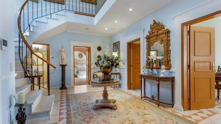 6 Bedroom Villa For Sale in Santa Bárbara de Nexe