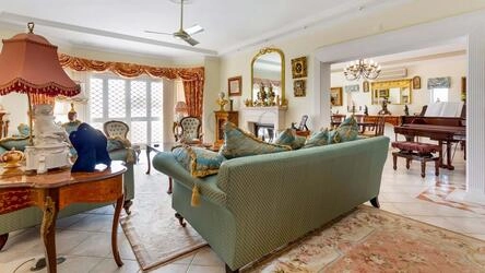 6 Bedroom Villa For Sale in Santa Bárbara de Nexe
