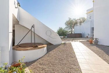 7 Bedroom Villa For Sale in Salir