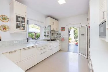 7 Bedroom Villa For Sale in Moncarapacho
