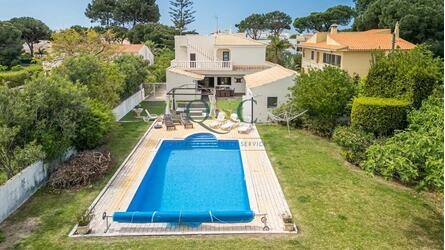 4 Bedroom Villa For Sale in Quarteira