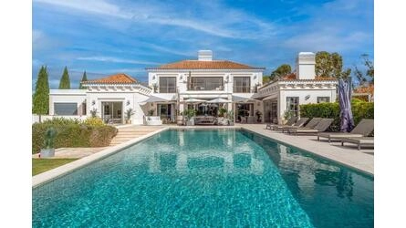 5 Bedroom Villa For Sale in Almancil